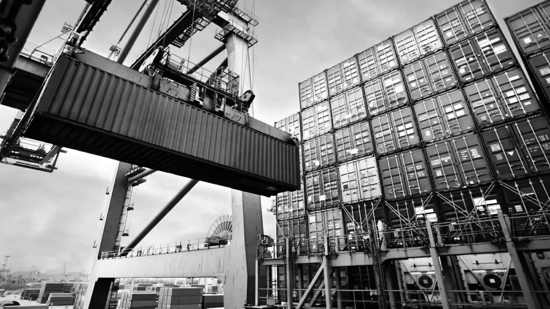 Incoterms for Furniture Imports: A Strategic Guide for Wholesale Furniture Distributors