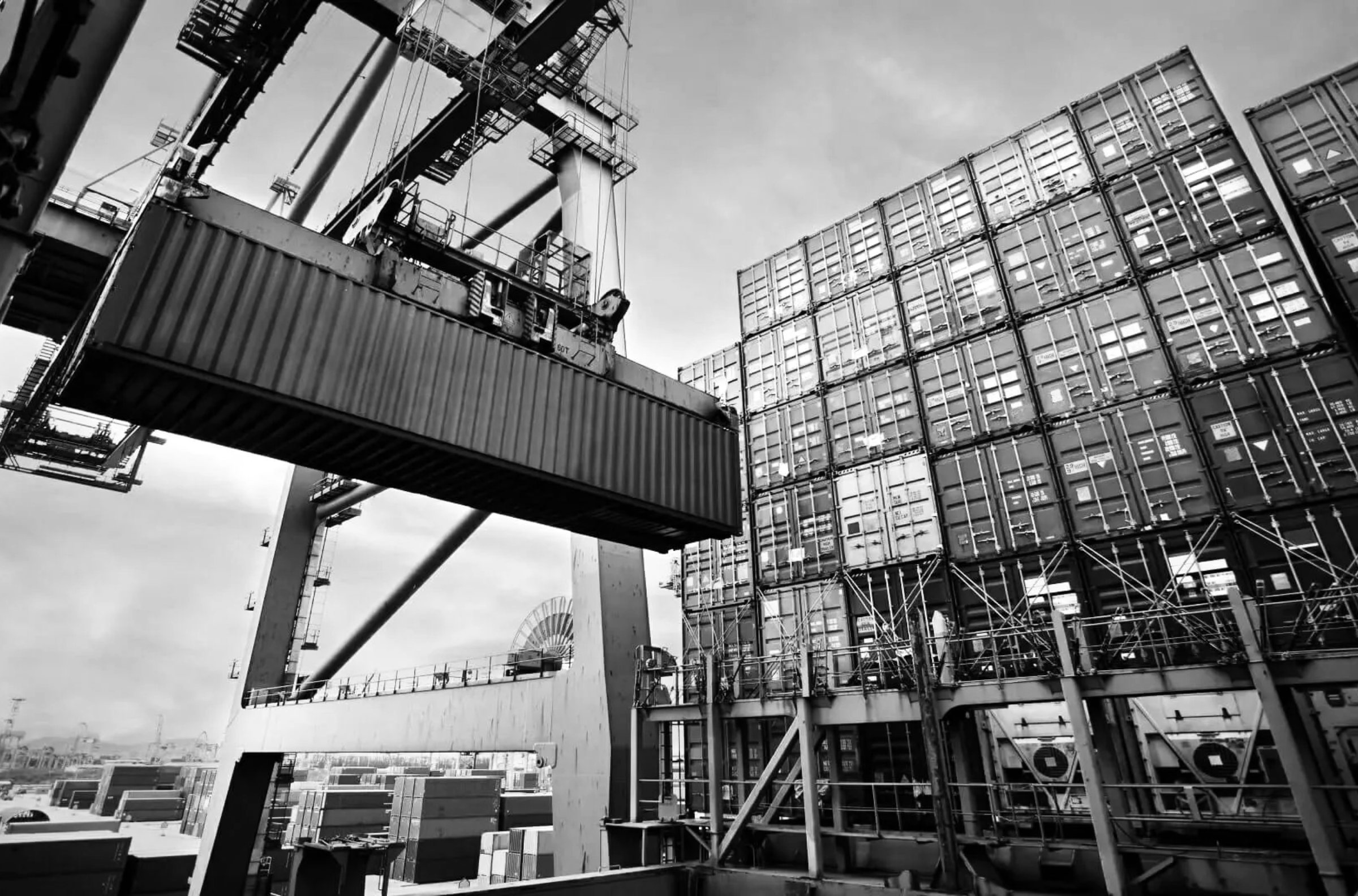 Incoterms for Furniture Imports: A Strategic Guide for Wholesale Furniture Distributors